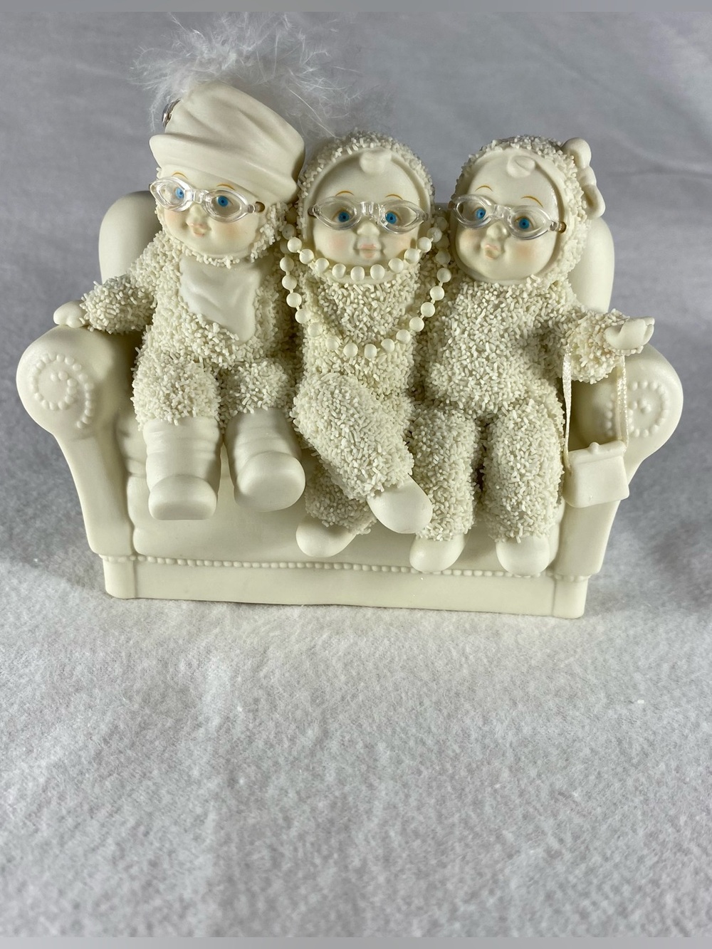 Department 56 Snowbabies Girlfriends Figurine Three Friends White Couch Decor